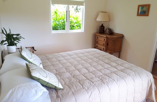 Katikati Cottage | Tranquil Honey Fields Cottage: A Family-Friendly Retreat