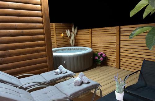 Canton 10 Ski Chalet | Guest Rated 10/10: Honey Glamping Resort with Ocean View
