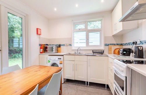 Holsworthy Cottage | Relaxing 2 Bedroom Retreat in Bradworthy with Lake Views
