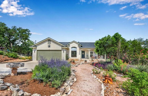 Fischer House | Family-Friendly Getaway at Honey's Lake House Retreat