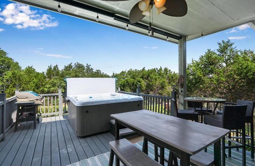 Fischer House | Family-Friendly Getaway at Honey's Lake House Retreat