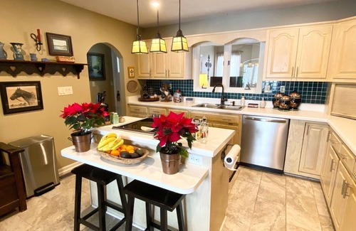 Tryon House | Welcoming Honeybee Acres - Perfect for Families & Pets