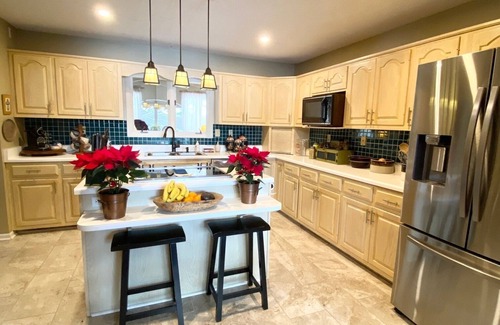Tryon House | Welcoming Honeybee Acres - Perfect for Families & Pets