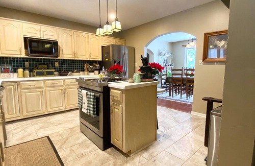 Tryon House | Welcoming Honeybee Acres - Perfect for Families & Pets