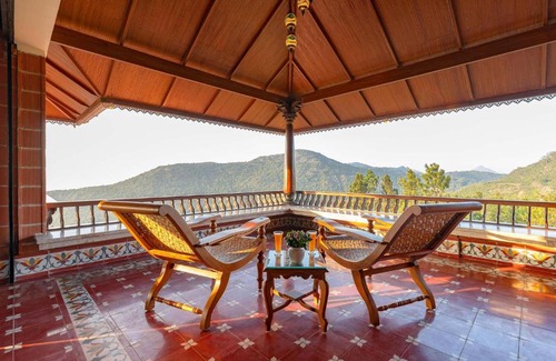 Thoppur Villa | Enjoy Free Breakfast & Mountain Views at Honeychilk Palace