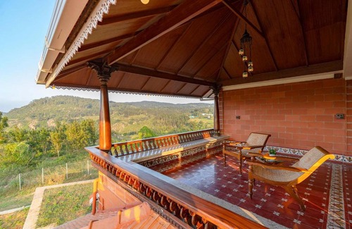 Thoppur Villa | Enjoy Free Breakfast & Mountain Views at Honeychilk Palace