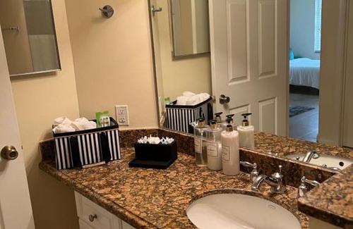 Boynton Beach Apartment | Guest Rated 10/10: Honeycomb Hideout with Pool & Hot Tub