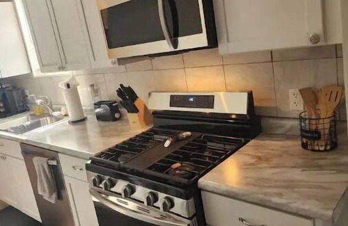 Gary House | Cozy Honeycomb Hideout with 2 Bedrooms & Family-Friendly Amenities