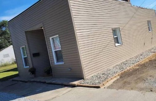 Gary House | Cozy Honeycomb Hideout with 2 Bedrooms & Family-Friendly Amenities