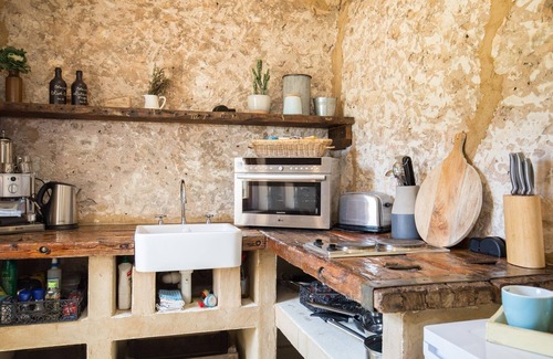 Waterhouse Cottage | Discover Honeyfield Heritage Cottage with Oceanfront Views