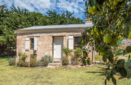 Waterhouse Cottage | Discover Honeyfield Heritage Cottage with Oceanfront Views