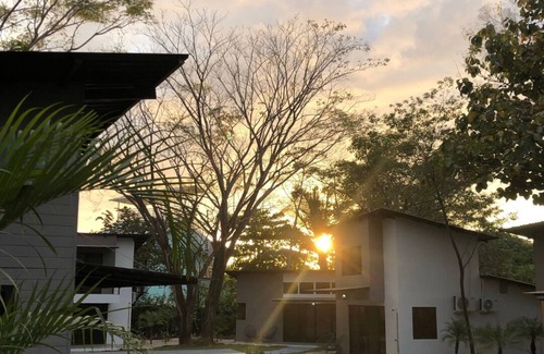 Junquillal Apartment | Romantic Honeymoon Suite with Pool View & Mini Fridge