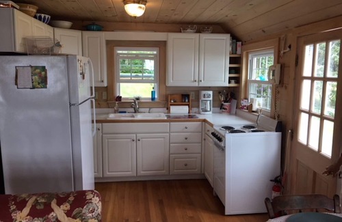 Pleasant Point Cottage | Pet-Friendly Honeymoon Cottage with Oceanfront Bliss