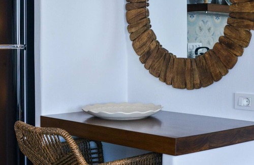 Tripiti House | Romantic Honeymoon Klima Suite with Family-Friendly Amenities