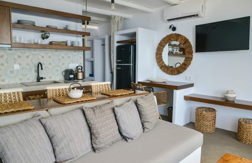 Tripiti House | Romantic Honeymoon Klima Suite with Family-Friendly Amenities