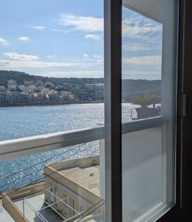 St. Paul's Bay Apartment | Honeymoon Seaview