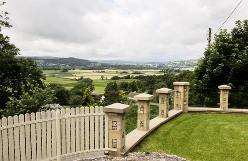 Brigsteer Cottage | Honeypot Cottage: Family-Friendly Getaway with Breakfast