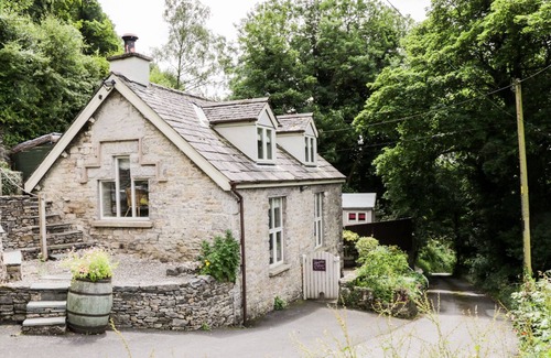 Brigsteer Cottage | Honeypot Cottage: Family-Friendly Getaway with Breakfast
