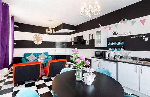 Newcastle-upon-Tyne Apartment | Experience Unforgettable Stays at Honeypot House
