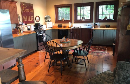 Town of Ledyard House | Rusty House Lake Roof: Highly Rated with Family Amenities