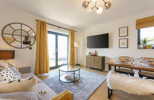 Staple Hill Apartment | Honeysuckle - 1 Bedroom Apartment Near Child-Friendly Fun