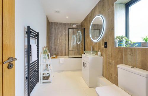 Staple Hill Apartment | Honeysuckle - 1 Bedroom Apartment Near Child-Friendly Fun