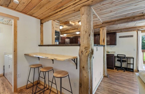 Athol Cabin | Relax at Honeysuckle Chalet - Pet Friendly with Spa & Hot Tub