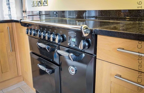 Sibford Gower Cottage | Pet-Friendly Honeysuckle Cottage in Picturesque Tysoe