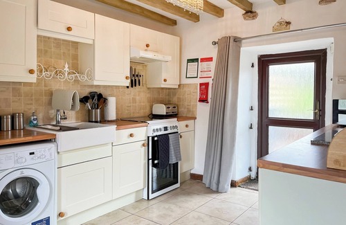 Grangemill Cottage | Inviting 3 Bedroom Accommodation with Kitchen in Matlock