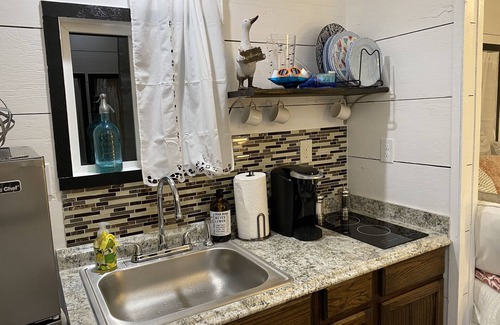 Spicewood Cottage | Experience Honeysuckle Cottage with River Views & Spa