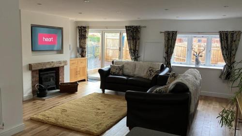 Alton House | Experience Honeysuckle Cottage - A 4-Star Family Retreat