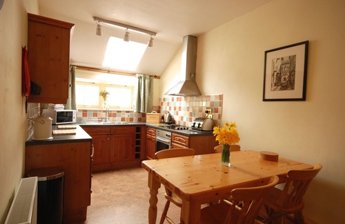 Taynuilt Apartment | Honeysuckle Cottage: Ideal Rural Retreat with Ocean Views
