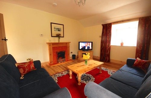 Taynuilt Apartment | Honeysuckle Cottage: Ideal Rural Retreat with Ocean Views