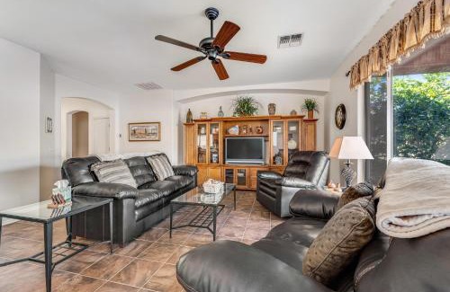 Gold Canyon House | Family-Friendly Retreat at Honeysuckle Hideaway