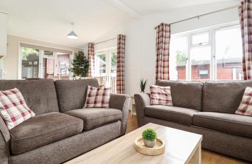 Troutbeck Bridge House | Family-Friendly Getaway at Honeysuckle Lodge
