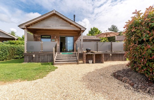 Cheddar Cabin | Relaxing Honeysuckle Lodge with Hot Tub & Pool Access