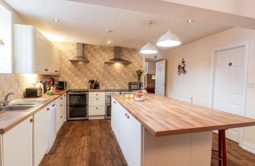 Reighton Cottage | Pet-Friendly Honeysuckle with Hot Tub and Ocean Views