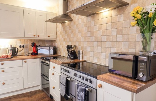 Reighton Cottage | Pet-Friendly Honeysuckle with Hot Tub and Ocean Views