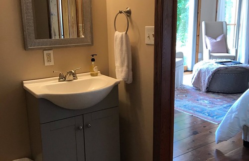 Waynesboro House | Honeysuckle Ridge: Pet-Friendly Retreat with Spa Access