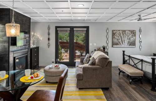 West Sedona House | Romantic Retreat at Honeysuckle Villa with Hot Tub Access