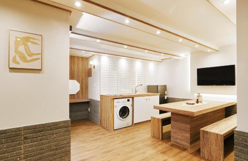 Seogyo-dong Apartment | Hongdae 3BedRoom&2Baths Free Wifi&Free Parking