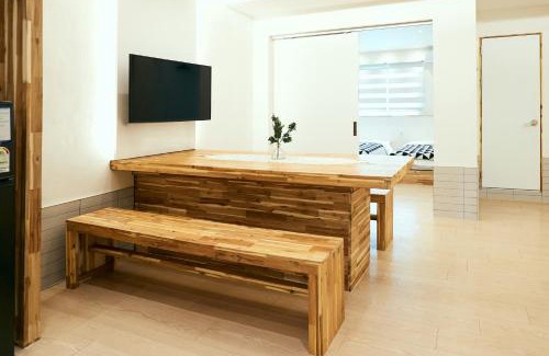Seogyo-dong Apartment | Hongdae 3BedRoom&2Baths Free Wifi&Free Parking