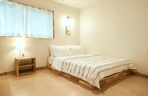 Seogyo-dong Apartment | Hongdae 3BedRoom&2Baths Free Wifi&Free Parking