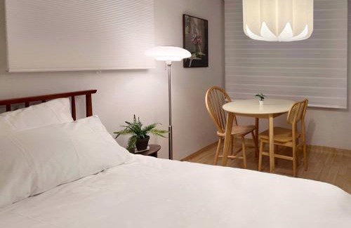 Mangwon-dong Apartment | Hongdae Area Stay with Free Luggage Storage and Airport Bus Access
