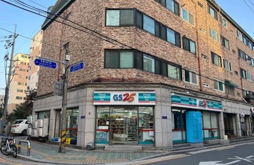 Mangwon-dong Apartment | Hongdae Area Stay with Free Luggage Storage and Airport Bus Access