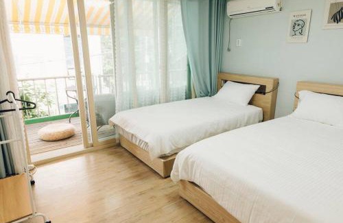 Yeonnam-dong Villa | Family-Friendly Hongdae House with Spacious Open Balcony
