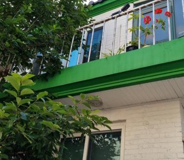 Yeonnam-dong Villa | Family-Friendly Hongdae House with Spacious Open Balcony