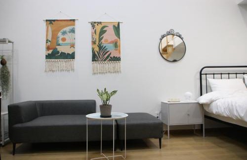 Mapo Apartment | Prime Location: Hongdae Residence Near Hongik Uni Station