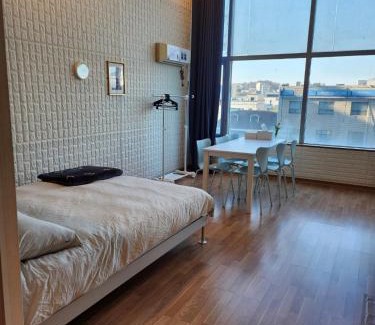 Mapo Apartment | Modern Hongdae Residence: Steps from Hongik Uni Station