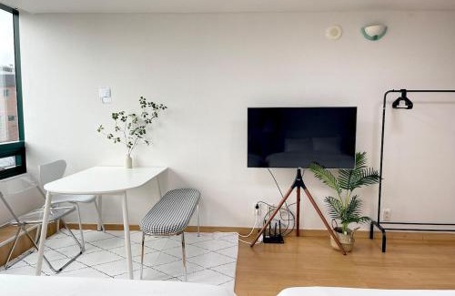 Mapo Apartment | Hongdae Stn 1min Modish Style
